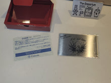 Lade das Bild in den Galerie-Viewer, Resident Evil CODE: Veronica Vorbesteller-Bonus-Plakette