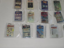 Lade das Bild in den Galerie-Viewer, Toaplan Instrumentenkarten-Acrylschlüsselanhänger KOMPLETTSET 16 Teile
- Spielzeug Actionfigur Modell
