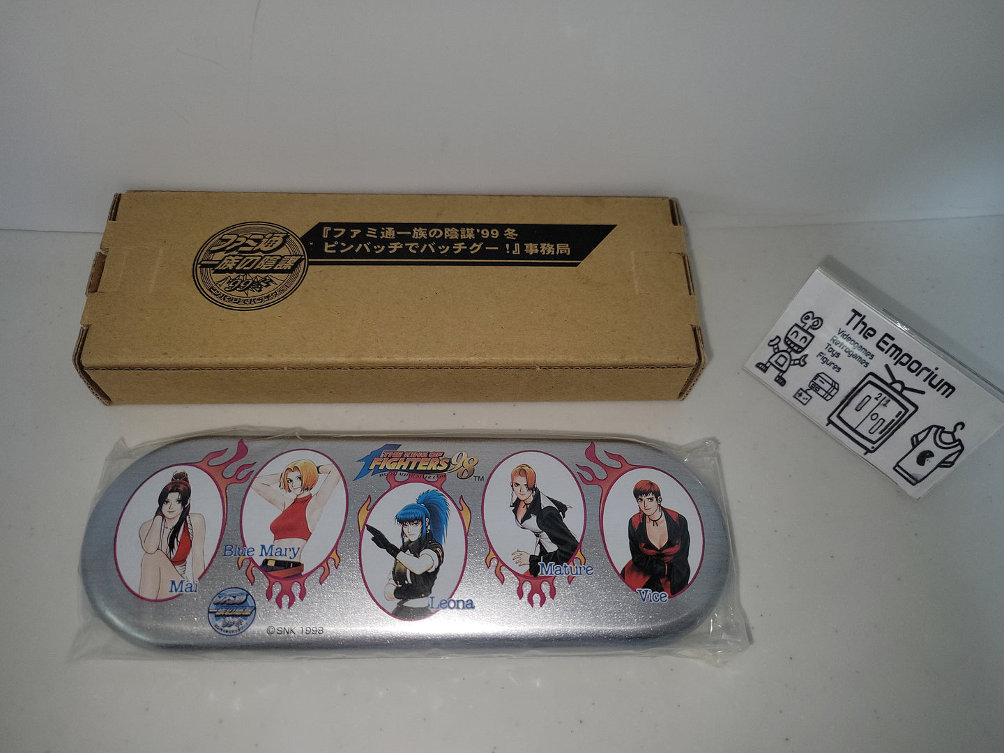 the king of fighters 98 Famitsu 99 Winter Badge with Pin Badges set - toy action figure gadgets