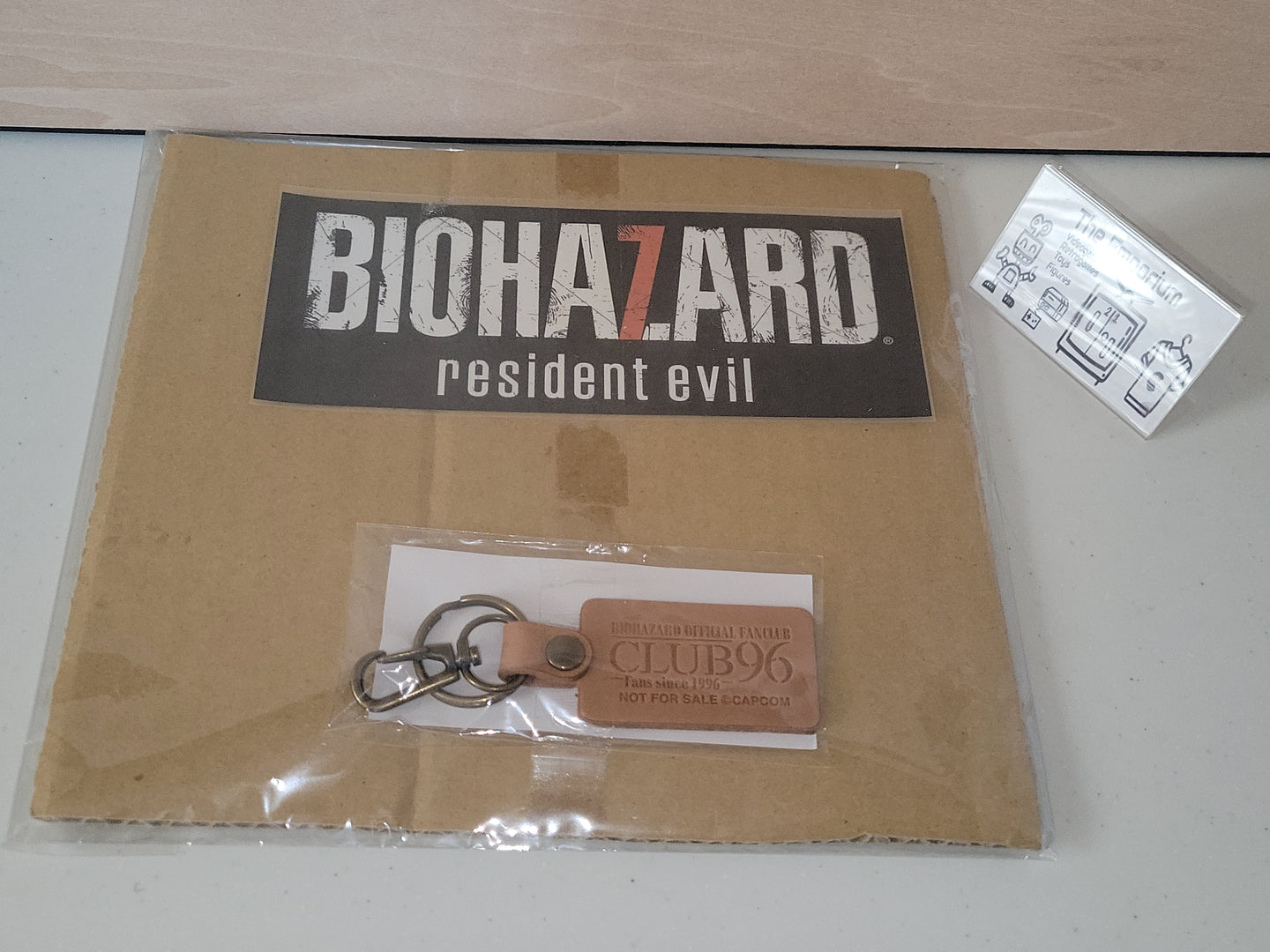 Biohazard club96 keychain + sticker - toy action figure model