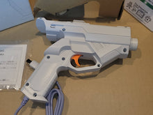 Load image into Gallery viewer, Dreamcast Gun HKT-7801 - Sega dc Dreamcast

