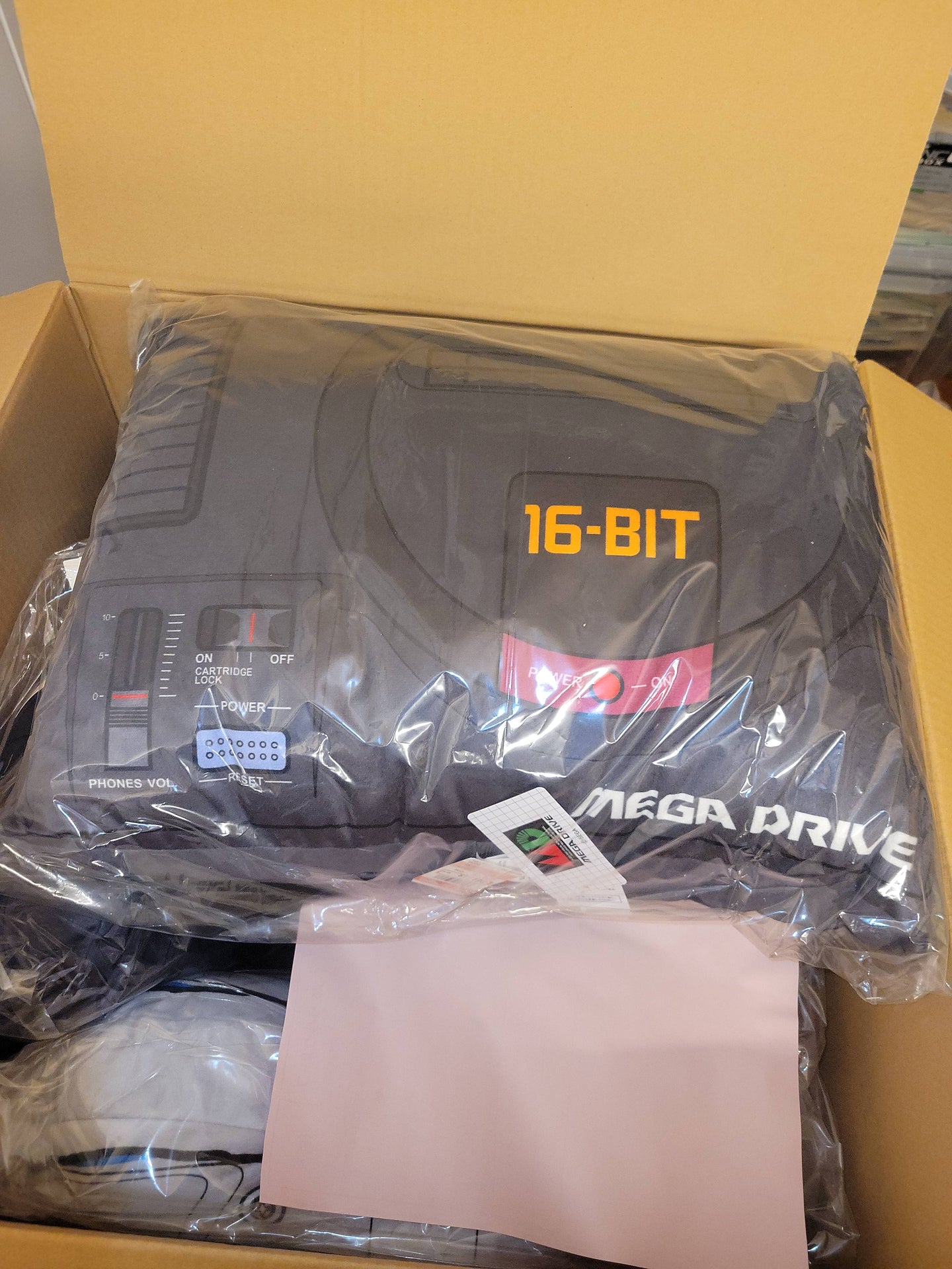 Sega Megadrive Giant Pillow Set (console + controller) - toy action figure gadgets