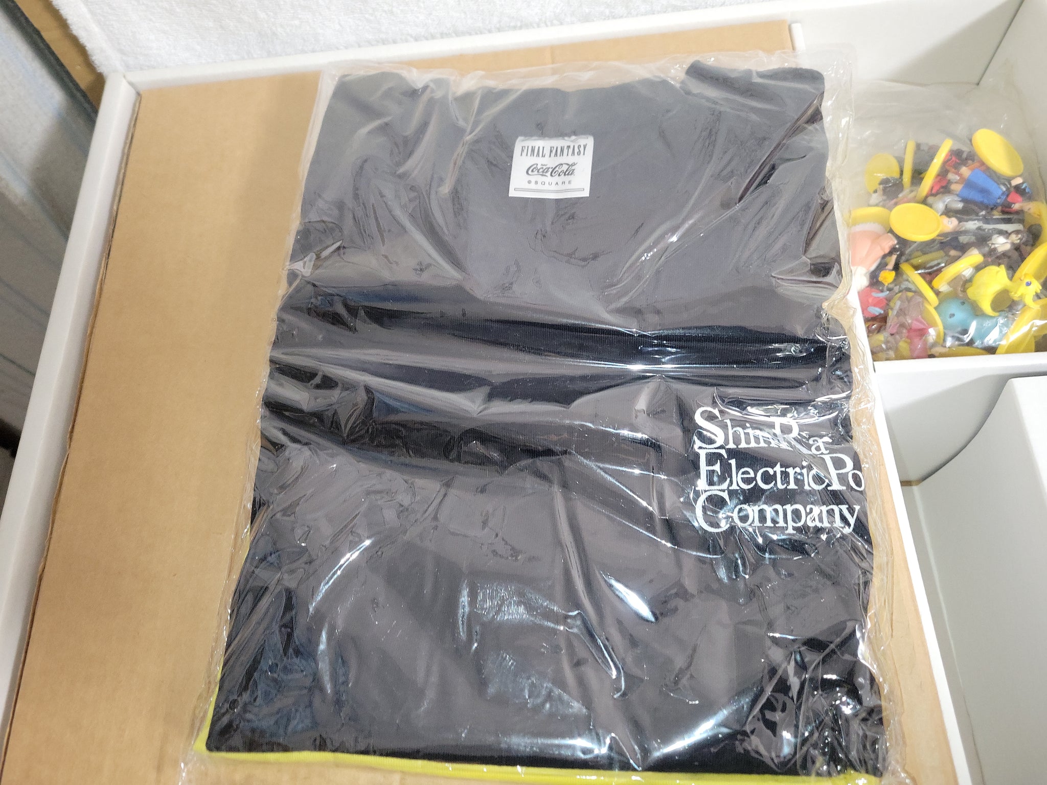 FINAL FANTASY CocaCola Limited Special Box 36 Figure Tshirt Movie Book