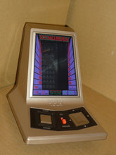 Load image into Gallery viewer, king man LSI/FL ELECTRONIC TABLETOP lcd lsi game
